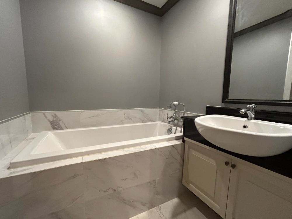 ให้เช่าคอนโดสยาม จุฬา สามย่าน : The Reserve Kasemsan 3【𝐒𝐄𝐋𝐋 & 𝐑𝐄𝐍𝐓】🔥ห้องสไตล์ Classic 2 ห้องนอน พื้นที่กว้าง มีอ่างอาบน้ำ! ใกล้BTSสนามกี่ฬา🔥  ติดต่อไลน์ไอดี: @hacondo