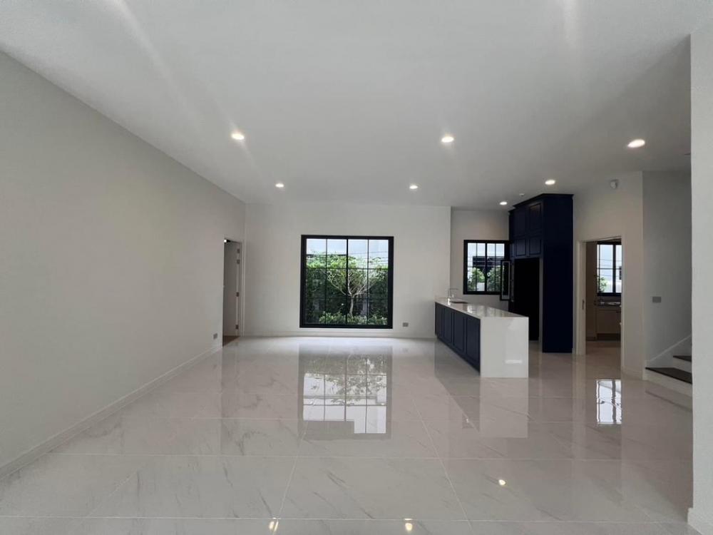 ให้เช่าบ้านเกษตรศาสตร์ รัชโยธิน : 📢👇Big house in good compound near Harrow International School,  KPIS, Niva, Central Eastville. With EV charger, parking space 3-6