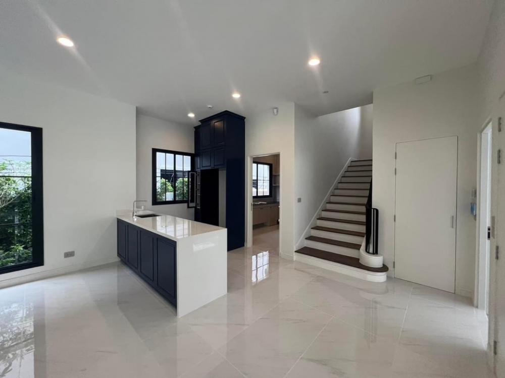 ให้เช่าบ้านเกษตรศาสตร์ รัชโยธิน : 📢👇Big house in good compound near Harrow International School,  KPIS, Niva, Central Eastville. With EV charger, parking space 3-6