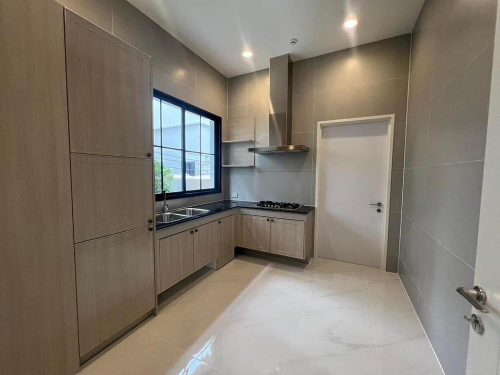 ให้เช่าบ้านเกษตรศาสตร์ รัชโยธิน : 📢👇Big house in good compound near Harrow International School,  KPIS, Niva, Central Eastville. With EV charger, parking space 3-6