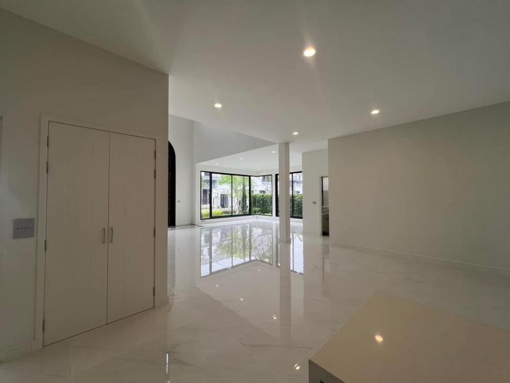 ให้เช่าบ้านเกษตรศาสตร์ รัชโยธิน : 📢👇Big house in good compound near Harrow International School,  KPIS, Niva, Central Eastville. With EV charger, parking space 3-6