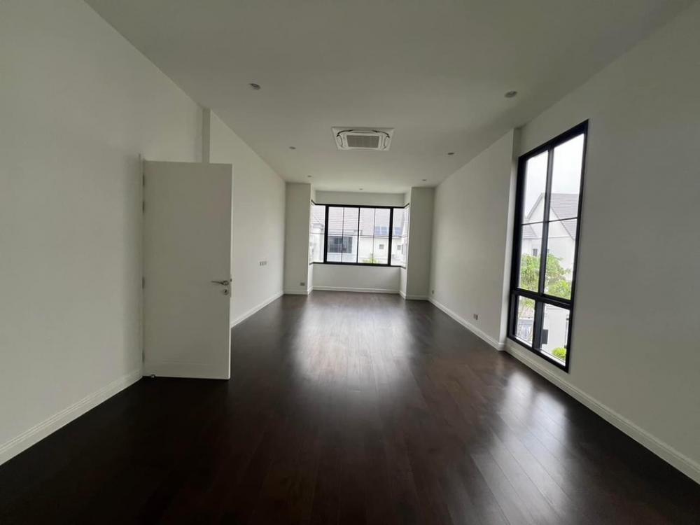 ให้เช่าบ้านเกษตรศาสตร์ รัชโยธิน : 📢👇Big house in good compound near Harrow International School,  KPIS, Niva, Central Eastville. With EV charger, parking space 3-6