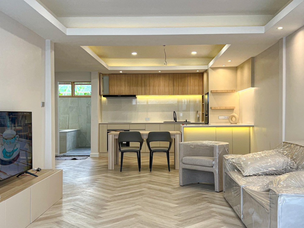 ขายทาวน์โฮมสุขุมวิท อโศก ทองหล่อ : LTH12212RE – Townhouse FOR SALE in Ekkamai 22 Size 30 Sq.w. 210 Sq.m. 4 beds 3 baths BTS Ekkamai Station ONLY 18.9 MB