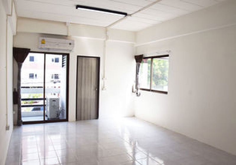 ให้เช่าสำนักงานสุขุมวิท อโศก ทองหล่อ : ให้เช่าออฟฟิศ รีโนเวทใหม่สไตล์มินิมอล ใกล้รถไฟฟ้าสถานีทองหล่อ พร้อมเข้าอยู่ทันที