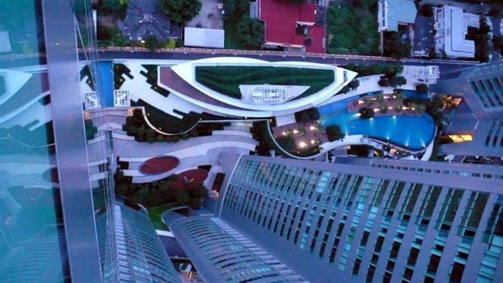 For RentCondoSukhumvit, Asoke, Thonglor : For rent, penthouse, Millennium, Sukhumvit Soi 20, Building D, Room 441, view of the Chao Phraya River and Benjasirikit Park, 44th and 45th floors, very beautiful view, rental price 240,000 per month (negotiable) (For rent/buy/sell) Contact 081-999-4482, 