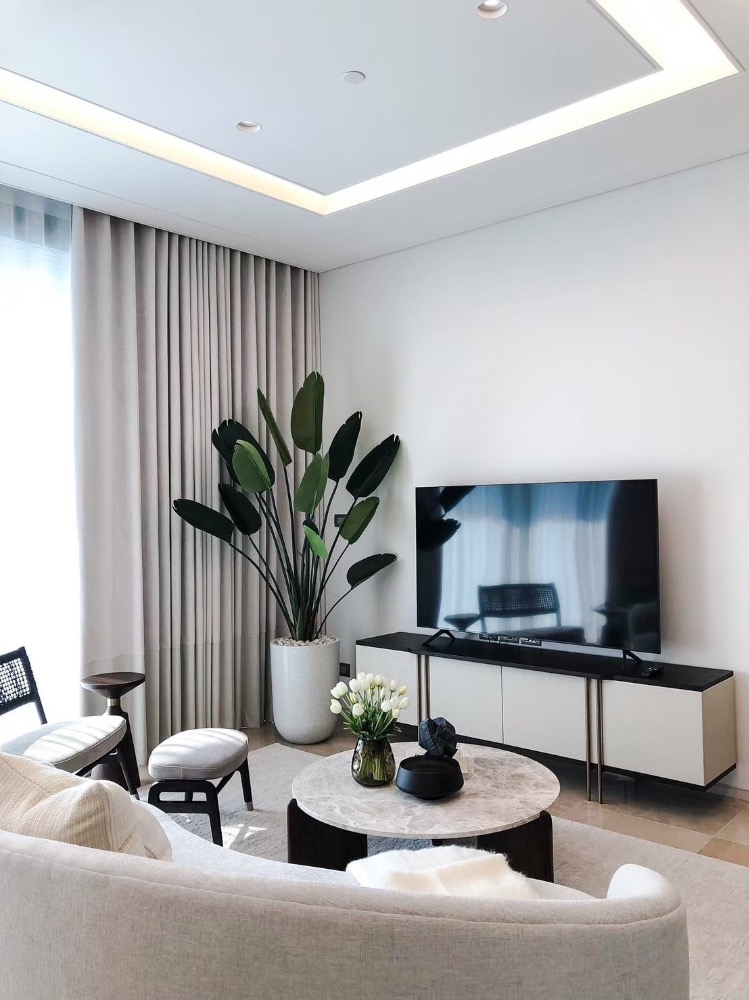 For SaleCondoWitthayu, Chidlom, Langsuan, Ploenchit : 𝐅𝐎𝐑 𝐒𝐀𝐋𝐄 🔥🔥 Selling 𝐒𝐢𝐧𝐝𝐡𝐨𝐫𝐧 𝐊𝐞𝐦𝐩𝐢𝐧𝐬𝐤𝐢 𝐑𝐞𝐬 𝐢𝐝𝐞𝐧𝐜𝐞𝐬 ; 𝟐 𝐁𝐞𝐝𝐫𝐨𝐨𝐦, 𝟐 Bath, Size 𝟏𝟔𝟎 sqm. , Price 𝟏𝟓𝟗 MB Contact Khun Nat 𝟎𝟗 𝟓𝟗𝟒𝟏𝟓𝟗𝟗𝟗
