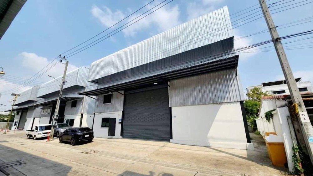 For RentWarehouseLadkrabang, Suwannaphum Airport : Warehouse and office for rent Lat Krabang 14/1, only 15 minutes onto the motorway. 6 km from Suvarnabhumi Airport, code F8005.