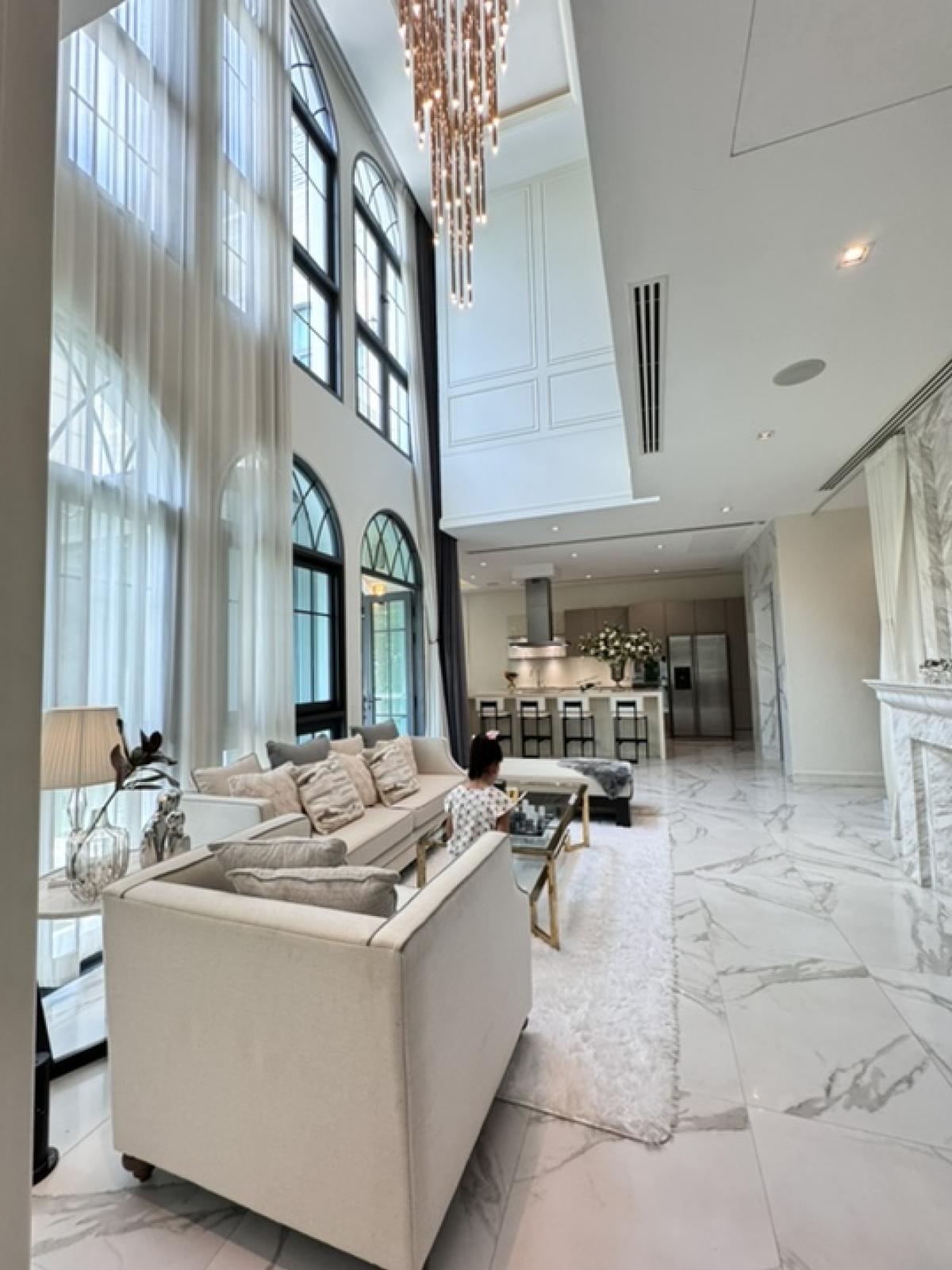 ให้เช่าบ้านสุขุมวิท อโศก ทองหล่อ : Super Luxury design house within a compound on Ekkamai 22📍Ready To Move In!!🤩