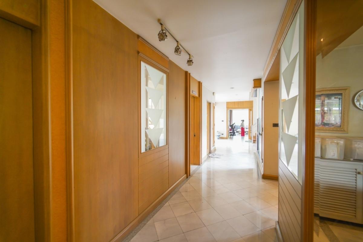 For SaleHouseChaengwatana, Muangthong : Beautiful 2-story house for sale, area approximately 1 rai, Karuehat Thayat Village.