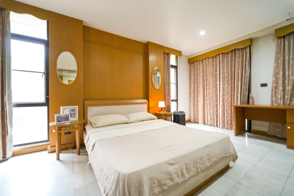 For SaleHouseChaengwatana, Muangthong : Beautiful 2-story house for sale, area approximately 1 rai, Karuehat Thayat Village.