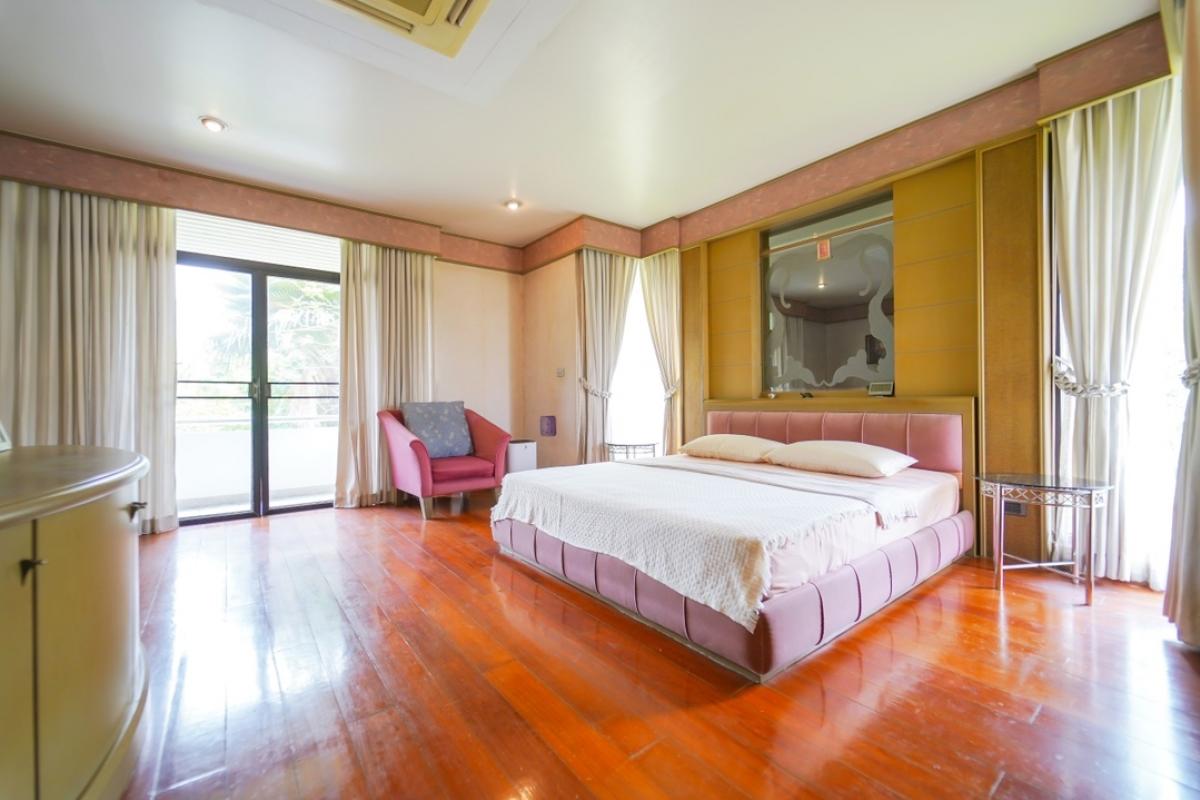 For SaleHouseChaengwatana, Muangthong : Beautiful 2-story house for sale, area approximately 1 rai, Karuehat Thayat Village.