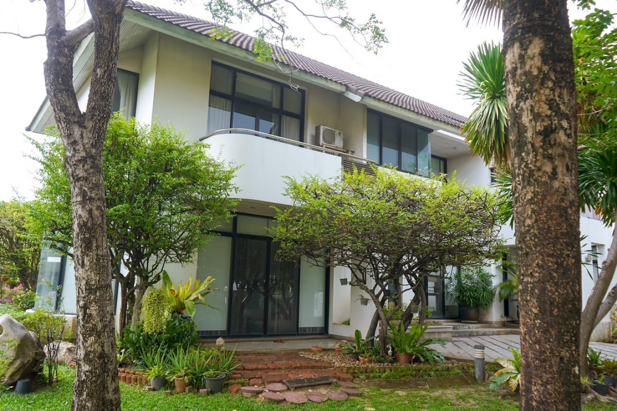 For SaleHouseChaengwatana, Muangthong : Beautiful 2-story house for sale, area approximately 1 rai, Karuehat Thayat Village.