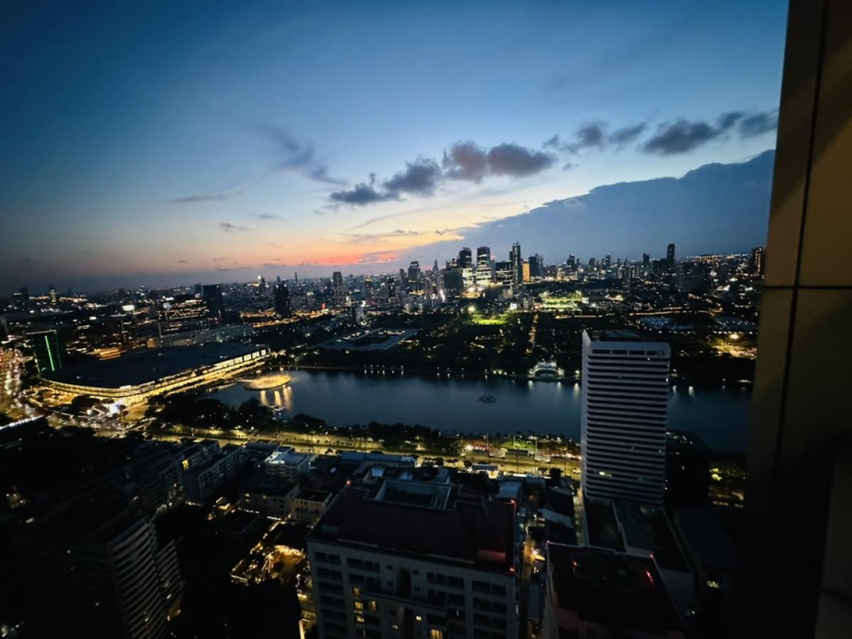 For RentCondoSukhumvit, Asoke, Thonglor : For rent, penthouse, Millennium, Sukhumvit Soi 20, Building D, Room 441, view of the Chao Phraya River and Benjasirikit Park, 44th and 45th floors, very beautiful view, rental price 240,000 per month (negotiable) (For rent/buy/sell) Contact 081-999-4482, 