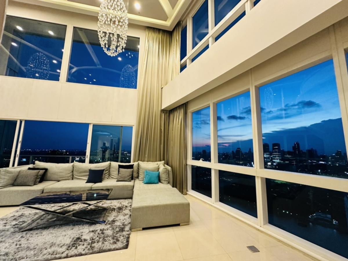 For RentCondoSukhumvit, Asoke, Thonglor : For rent, penthouse, Millennium, Sukhumvit Soi 20, Building D, Room 441, view of the Chao Phraya River and Benjasirikit Park, 44th and 45th floors, very beautiful view, rental price 240,000 per month (negotiable) (For rent/buy/sell) Contact 081-999-4482, 