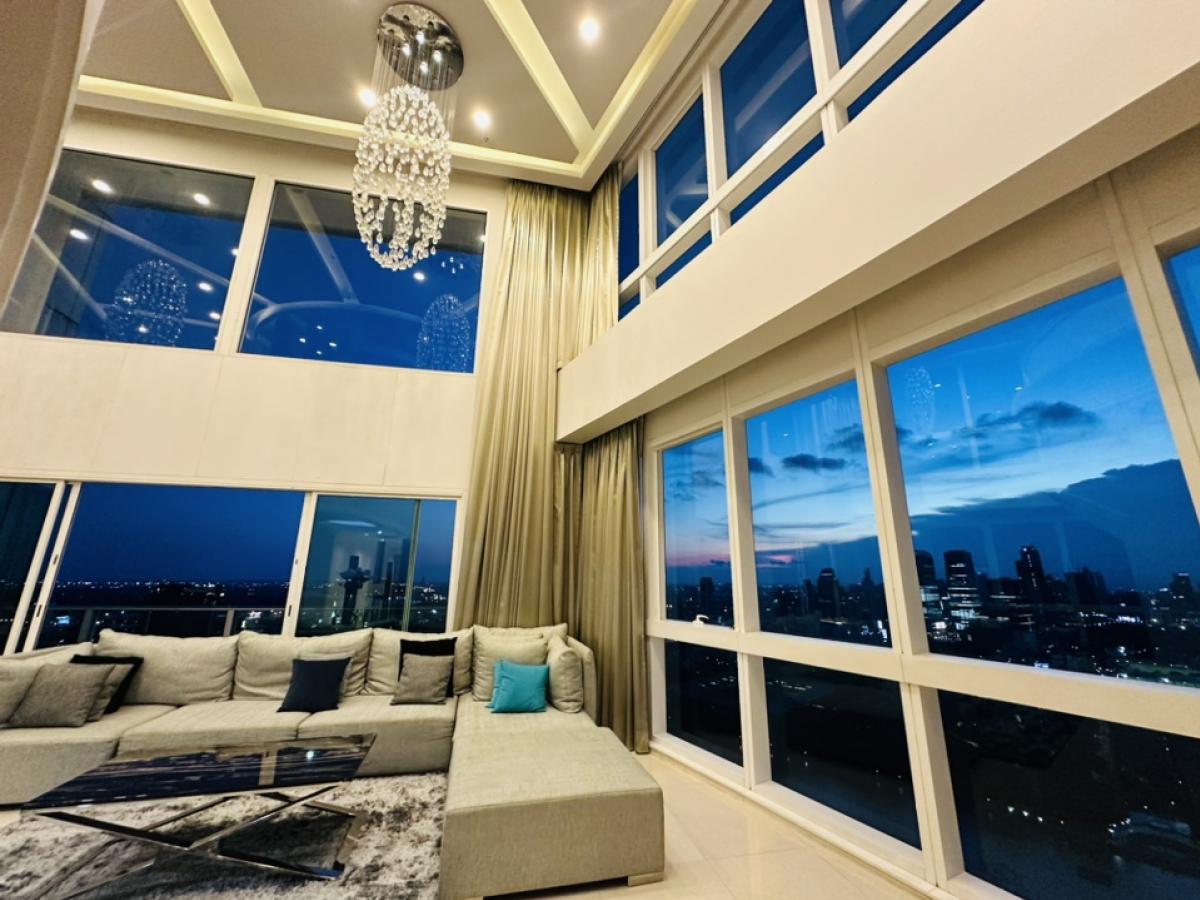 For RentCondoSukhumvit, Asoke, Thonglor : For rent, penthouse, Millennium, Sukhumvit Soi 20, Building D, Room 441, view of the Chao Phraya River and Benjasirikit Park, 44th and 45th floors, very beautiful view, rental price 240,000 per month (negotiable) (For rent/buy/sell) Contact 081-999-4482, 