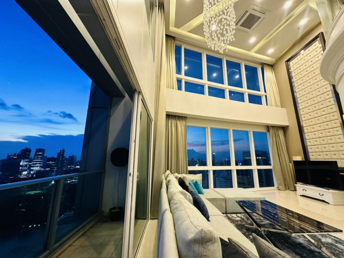 For RentCondoSukhumvit, Asoke, Thonglor : For rent, penthouse, Millennium, Sukhumvit Soi 20, Building D, Room 441, view of the Chao Phraya River and Benjasirikit Park, 44th and 45th floors, very beautiful view, rental price 240,000 per month (negotiable) (For rent/buy/sell) Contact 081-999-4482, 