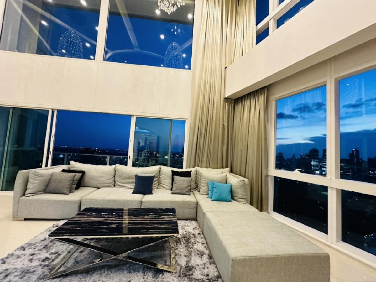 For RentCondoSukhumvit, Asoke, Thonglor : For rent, penthouse, Millennium, Sukhumvit Soi 20, Building D, Room 441, view of the Chao Phraya River and Benjasirikit Park, 44th and 45th floors, very beautiful view, rental price 240,000 per month (negotiable) (For rent/buy/sell) Contact 081-999-4482, 