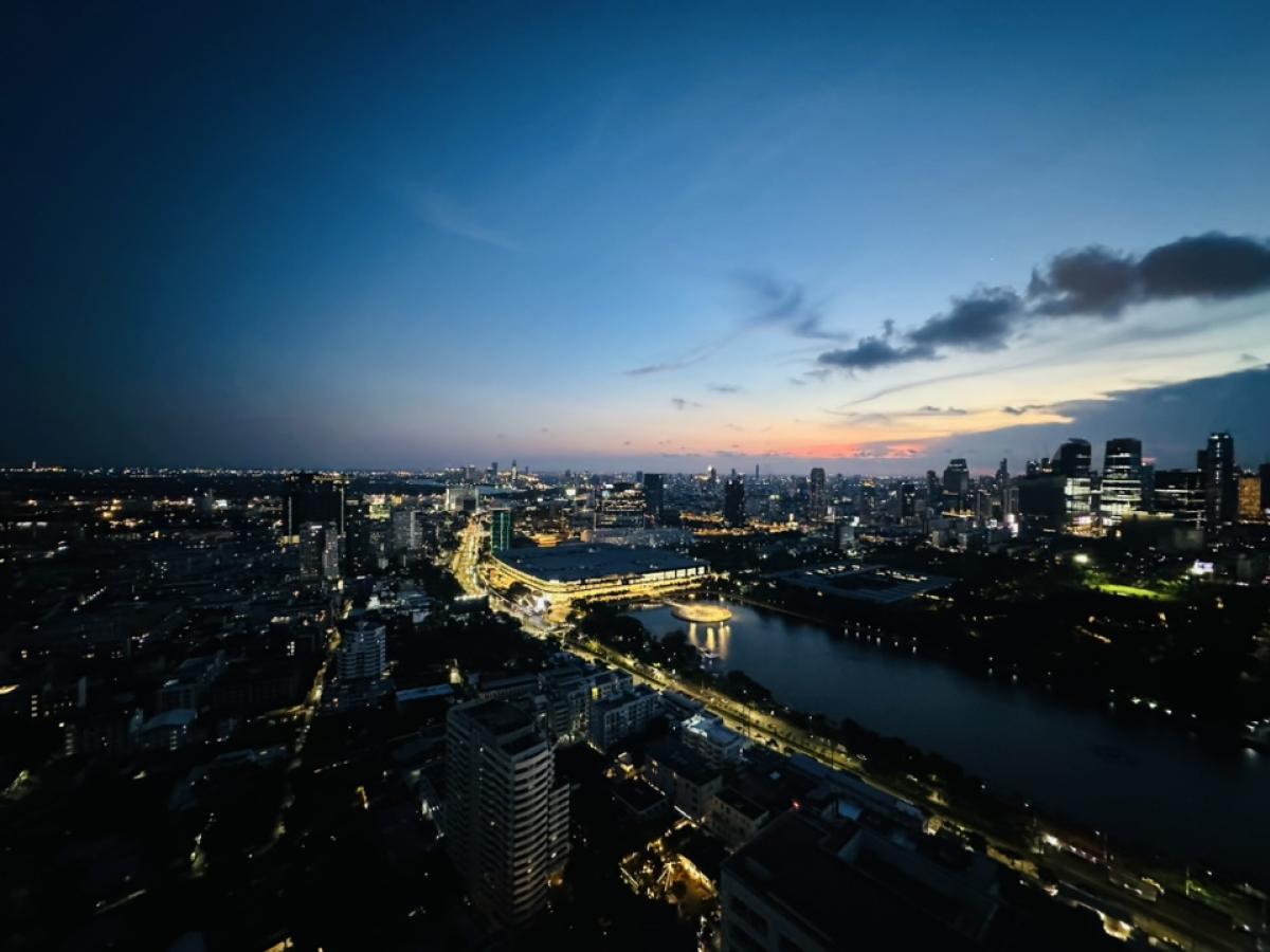 For RentCondoSukhumvit, Asoke, Thonglor : For rent, penthouse, Millennium, Sukhumvit Soi 20, Building D, Room 441, view of the Chao Phraya River and Benjasirikit Park, 44th and 45th floors, very beautiful view, rental price 240,000 per month (negotiable) (For rent/buy/sell) Contact 081-999-4482, 