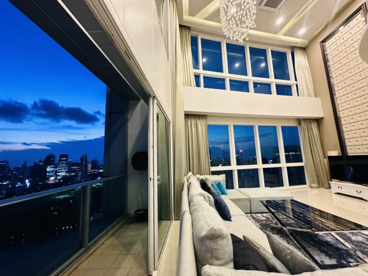 For RentCondoSukhumvit, Asoke, Thonglor : For rent, penthouse, Millennium, Sukhumvit Soi 20, Building D, Room 441, view of the Chao Phraya River and Benjasirikit Park, 44th and 45th floors, very beautiful view, rental price 240,000 per month (negotiable) (For rent/buy/sell) Contact 081-999-4482, 