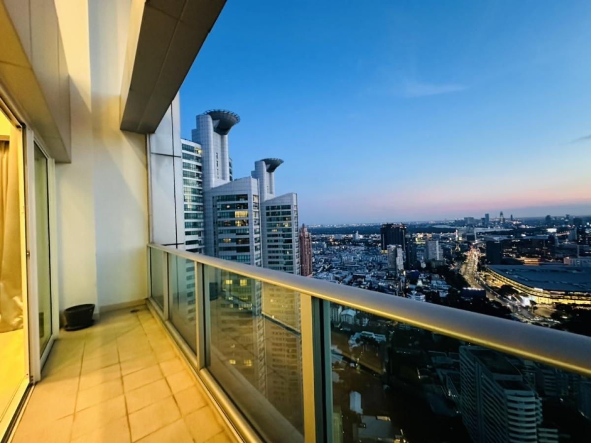 For RentCondoSukhumvit, Asoke, Thonglor : For rent, penthouse, Millennium, Sukhumvit Soi 20, Building D, Room 441, view of the Chao Phraya River and Benjasirikit Park, 44th and 45th floors, very beautiful view, rental price 240,000 per month (negotiable) (For rent/buy/sell) Contact 081-999-4482, 