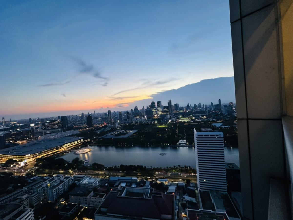 For RentCondoSukhumvit, Asoke, Thonglor : For rent, penthouse, Millennium, Sukhumvit Soi 20, Building D, Room 441, view of the Chao Phraya River and Benjasirikit Park, 44th and 45th floors, very beautiful view, rental price 240,000 per month (negotiable) (For rent/buy/sell) Contact 081-999-4482, 