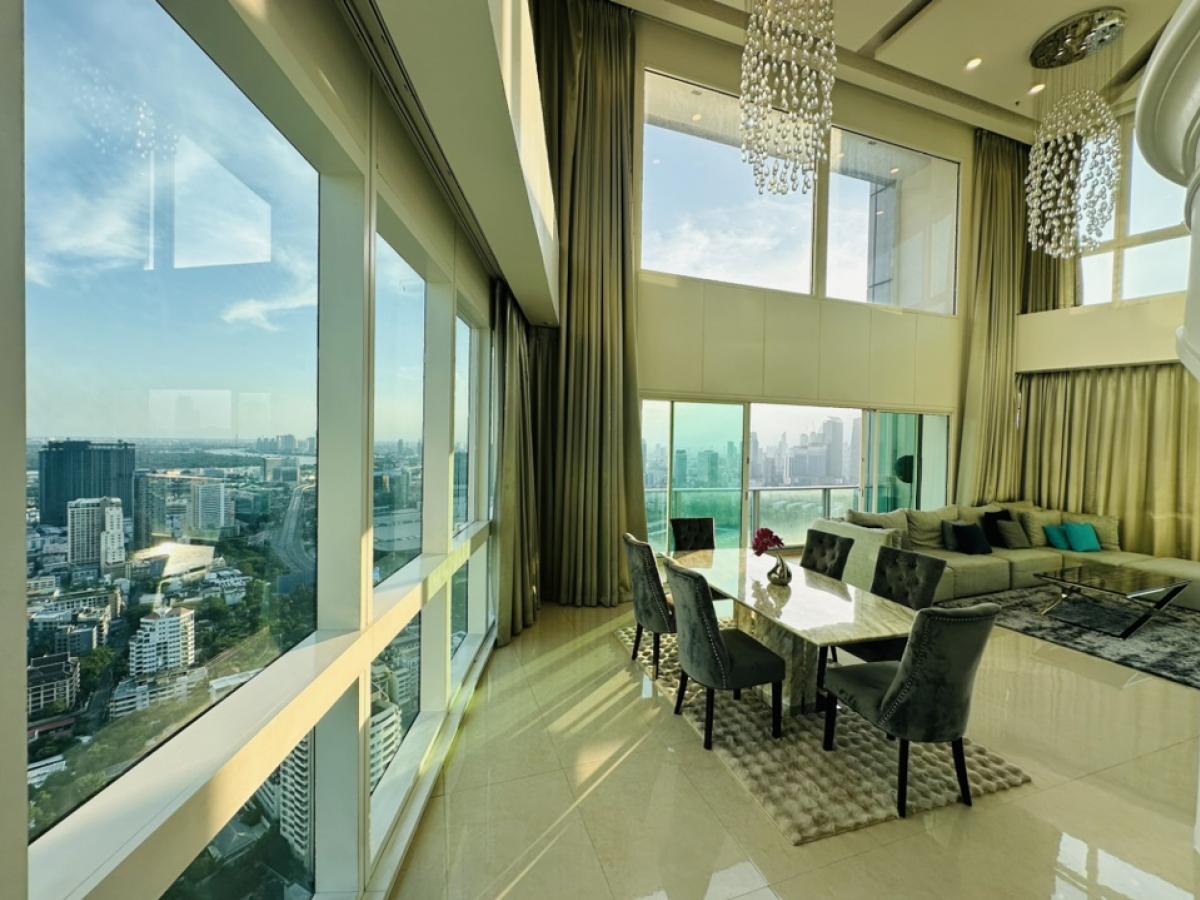 For RentCondoSukhumvit, Asoke, Thonglor : For rent, penthouse, Millennium, Sukhumvit Soi 20, Building D, Room 441, view of the Chao Phraya River and Benjasirikit Park, 44th and 45th floors, very beautiful view, rental price 240,000 per month (negotiable) (For rent/buy/sell) Contact 081-999-4482, 