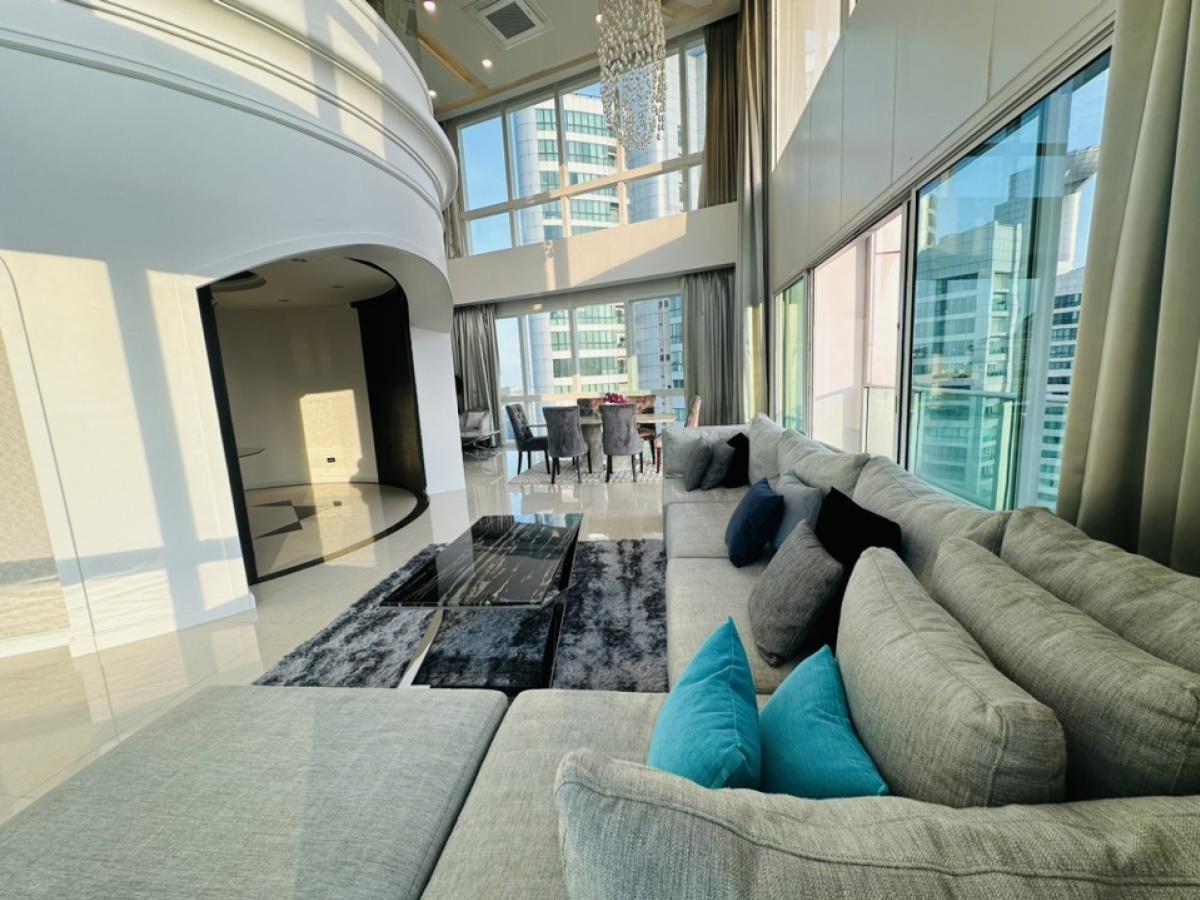 For RentCondoSukhumvit, Asoke, Thonglor : For rent, penthouse, Millennium, Sukhumvit Soi 20, Building D, Room 441, view of the Chao Phraya River and Benjasirikit Park, 44th and 45th floors, very beautiful view, rental price 240,000 per month (negotiable) (For rent/buy/sell) Contact 081-999-4482, 