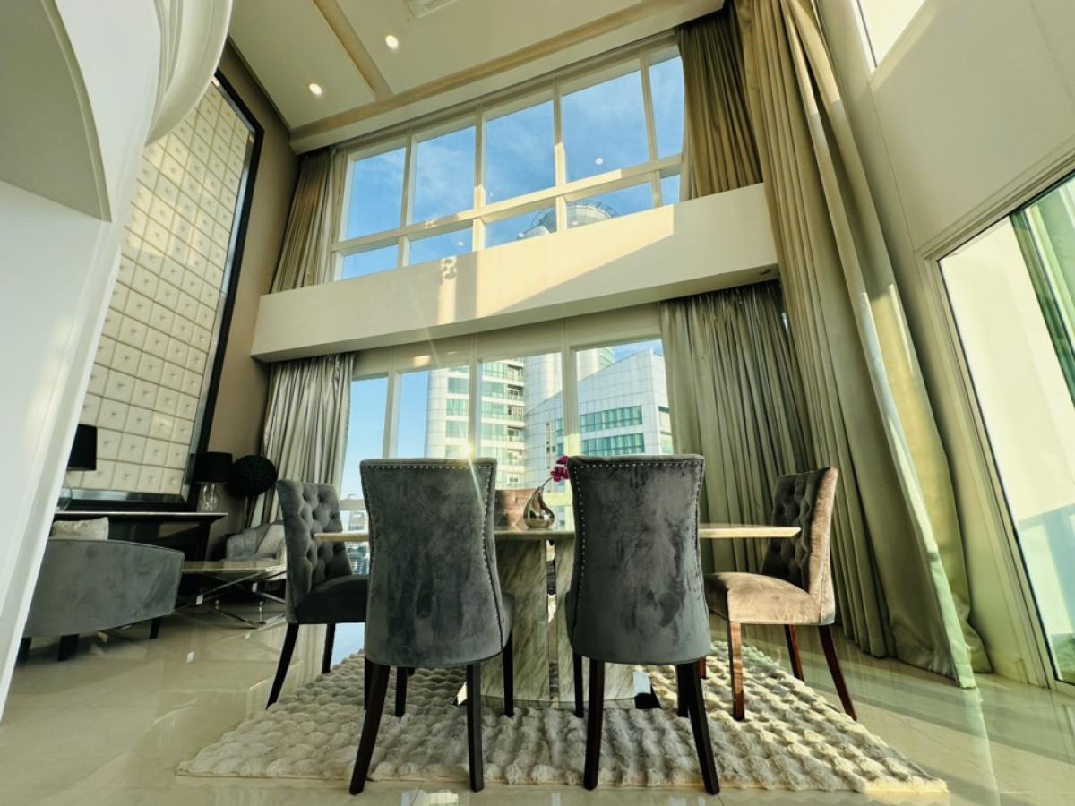For RentCondoSukhumvit, Asoke, Thonglor : For rent, penthouse, Millennium, Sukhumvit Soi 20, Building D, Room 441, view of the Chao Phraya River and Benjasirikit Park, 44th and 45th floors, very beautiful view, rental price 240,000 per month (negotiable) (For rent/buy/sell) Contact 081-999-4482, 