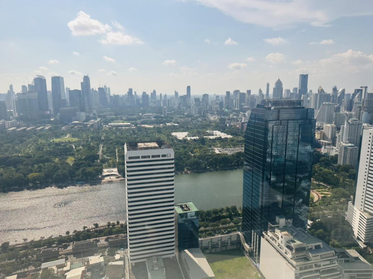 For RentCondoSukhumvit, Asoke, Thonglor : For rent, penthouse, Millennium, Sukhumvit Soi 20, Building D, Room 441, view of the Chao Phraya River and Benjasirikit Park, 44th and 45th floors, very beautiful view, rental price 240,000 per month (negotiable) (For rent/buy/sell) Contact 081-999-4482, 