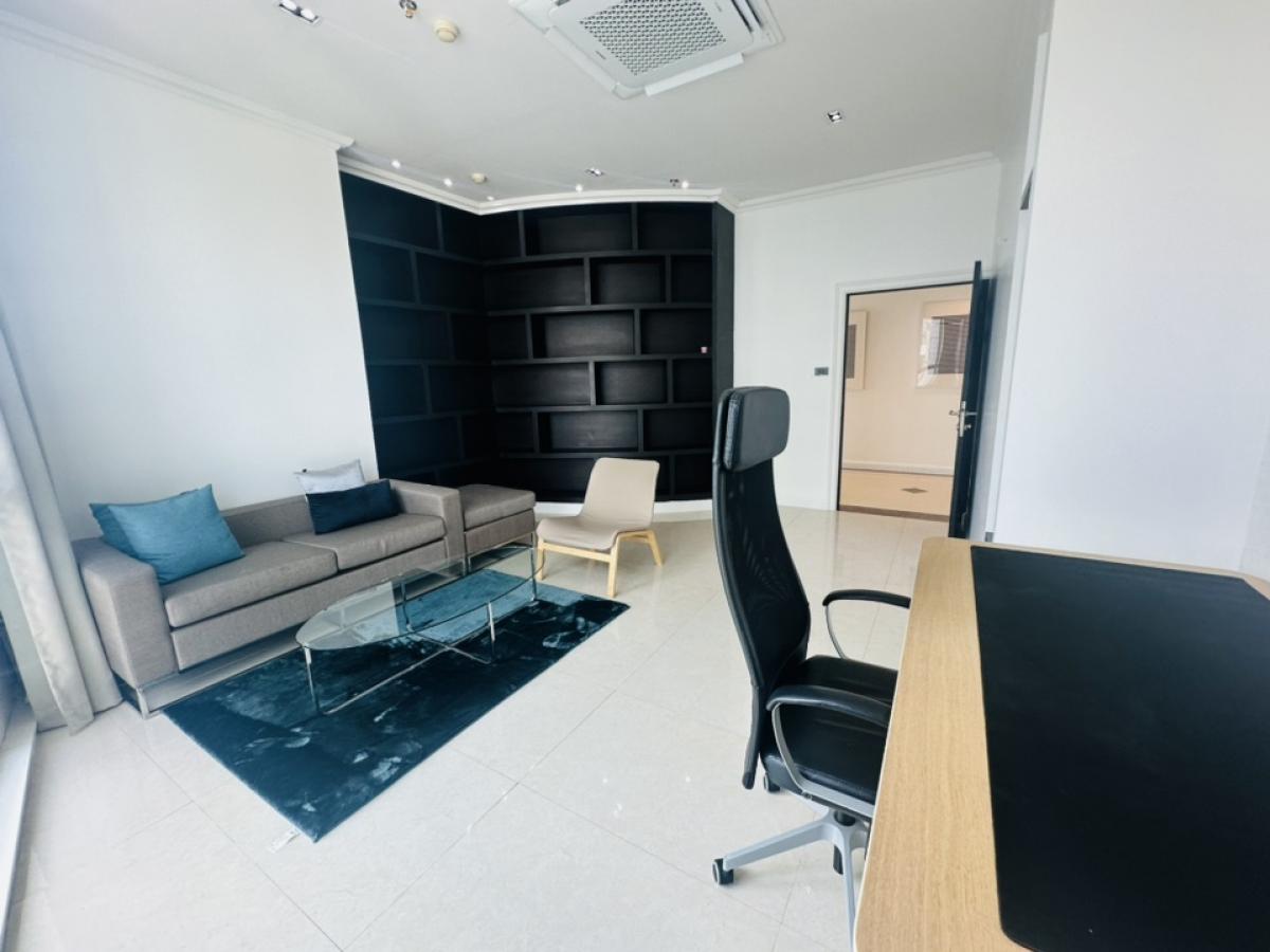 For RentCondoSukhumvit, Asoke, Thonglor : For rent, penthouse, Millennium, Sukhumvit Soi 20, Building D, Room 441, view of the Chao Phraya River and Benjasirikit Park, 44th and 45th floors, very beautiful view, rental price 240,000 per month (negotiable) (For rent/buy/sell) Contact 081-999-4482, 