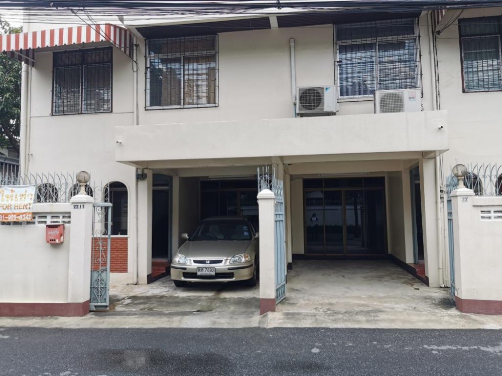 For RentTownhomeSukhumvit, Asoke, Thonglor : 3-storey townhouse for rent in Sukhumvit 65, 3 bedrooms, usable area 250 sq m.