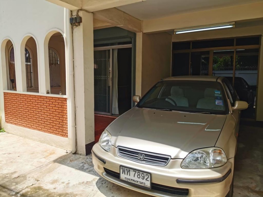 For RentTownhomeSukhumvit, Asoke, Thonglor : 3-storey townhouse for rent in Sukhumvit 65, 3 bedrooms, usable area 250 sq m.