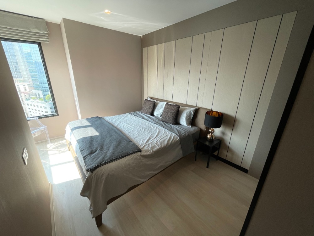 For RentCondoWitthayu, Chidlom, Langsuan, Ploenchit : Life one wireless condo 2 bedrooms for rent