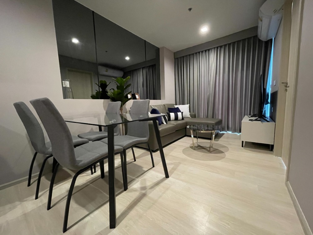For RentCondoWitthayu, Chidlom, Langsuan, Ploenchit : Life one wireless condo 2 bedrooms for rent