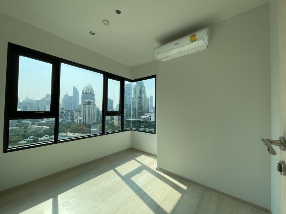 For RentCondoWitthayu, Chidlom, Langsuan, Ploenchit : Life one wireless condo 2 bedrooms for rent