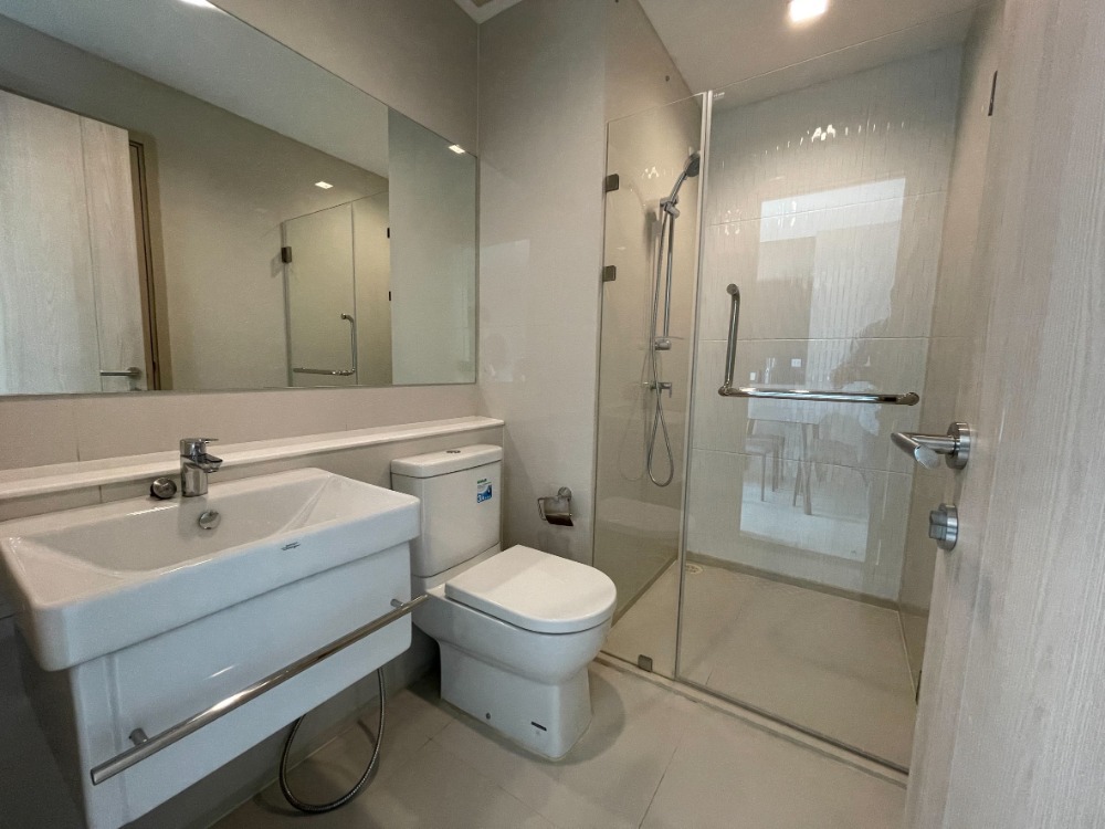 For RentCondoWitthayu, Chidlom, Langsuan, Ploenchit : Life one wireless condo 2 bedrooms for rent