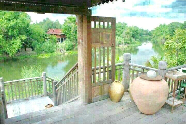 For SaleLandSuphan Buri : Land next to the river There is a 100 year old Song Thai Boran house that was once filmed in a Mae Bia movie.