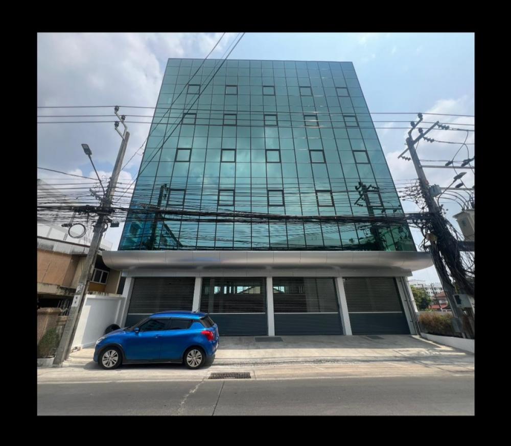 For SaleShop HouseChokchai 4, Ladprao 71, Ladprao 48, : Building for sale, commercial building, Lat Phrao 87, suitable for an office, parking for 16 cars.