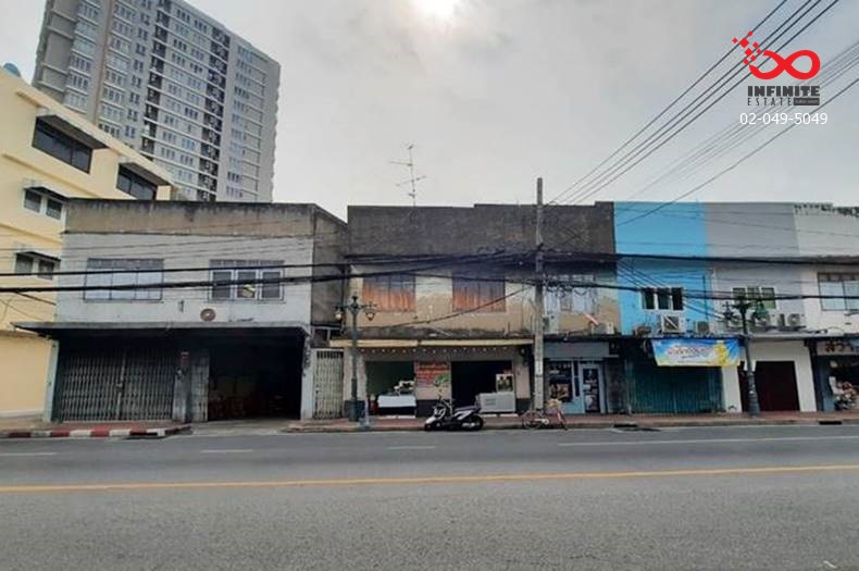 For SaleShop HouseThaphra, Talat Phlu, Wutthakat : 2-story commercial building for sale, Thoet Thai Road, BTS Pho Nimit Station.