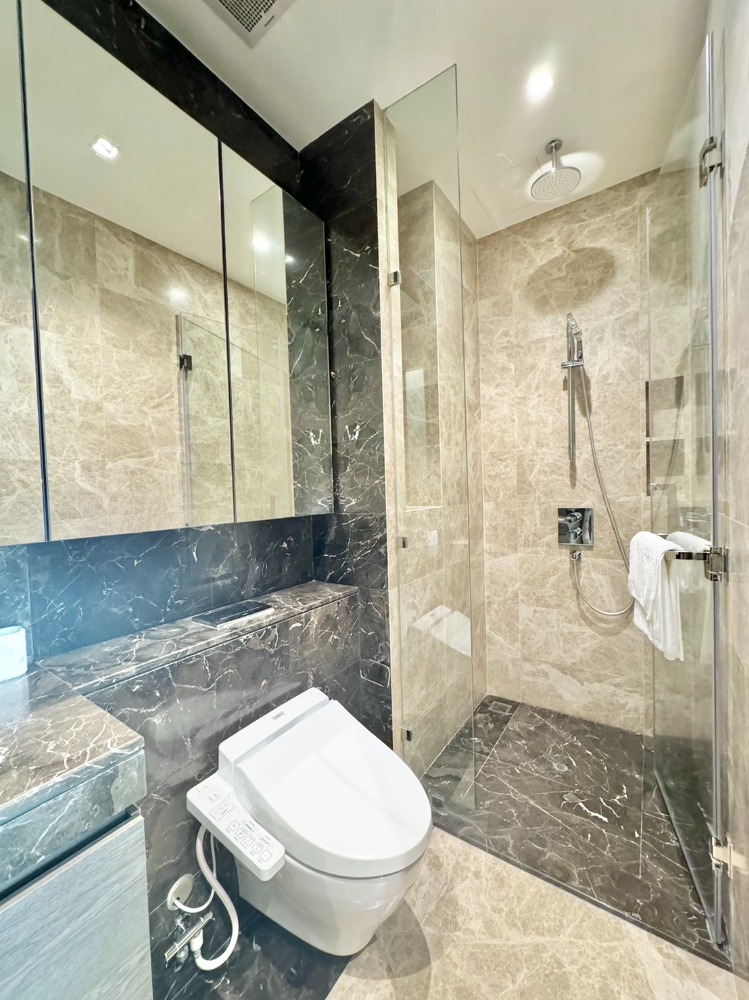 For RentCondoWitthayu, Chidlom, Langsuan, Ploenchit : For rent, 2 large bedrooms, garden view.