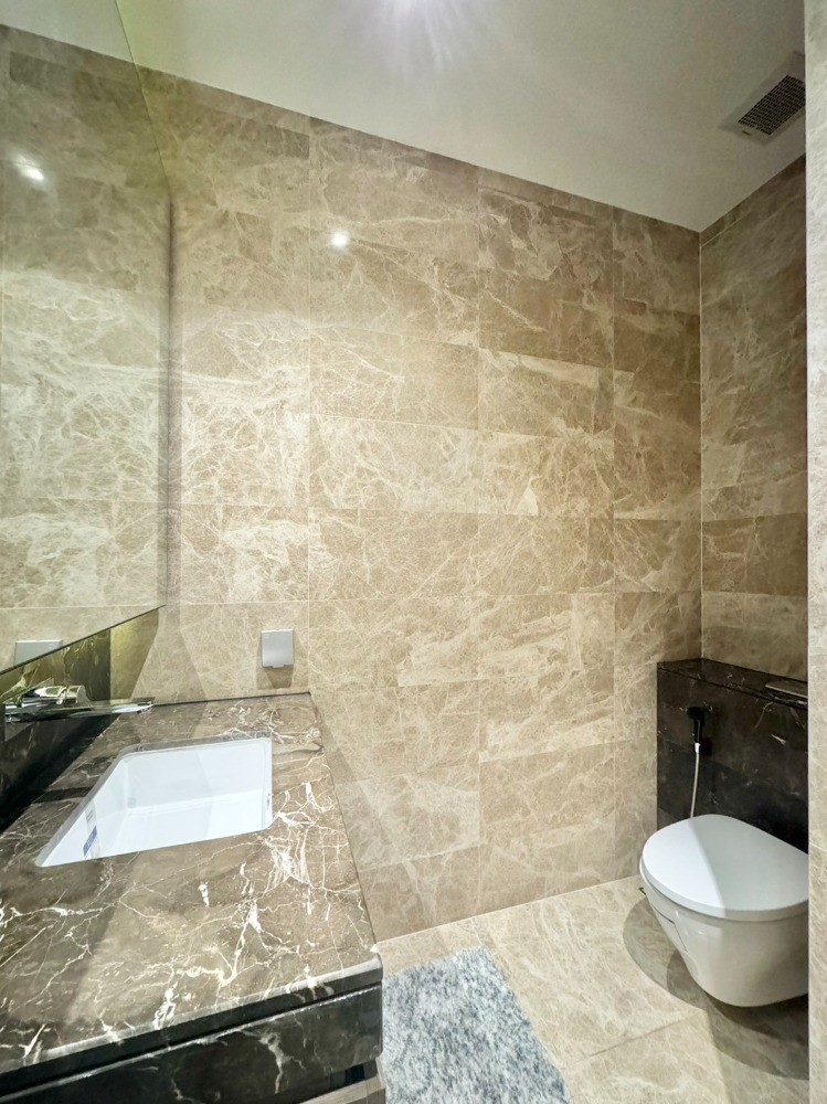 For RentCondoWitthayu, Chidlom, Langsuan, Ploenchit : For rent, 2 large bedrooms, garden view.