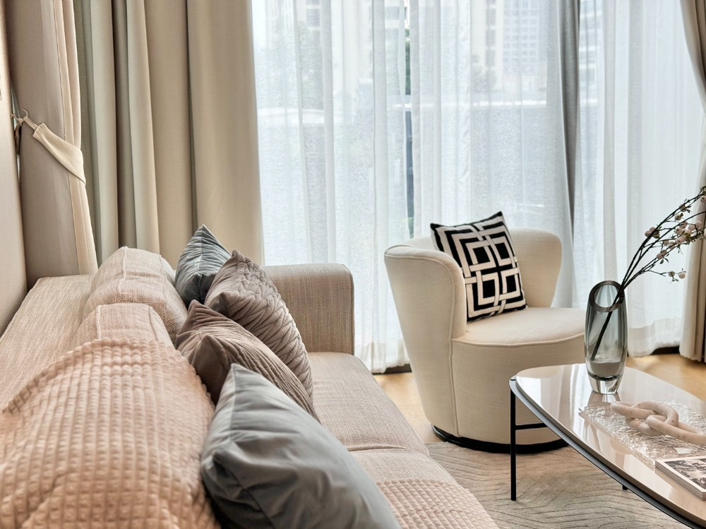 For RentCondoWitthayu, Chidlom, Langsuan, Ploenchit : For rent, 2 large bedrooms, garden view.