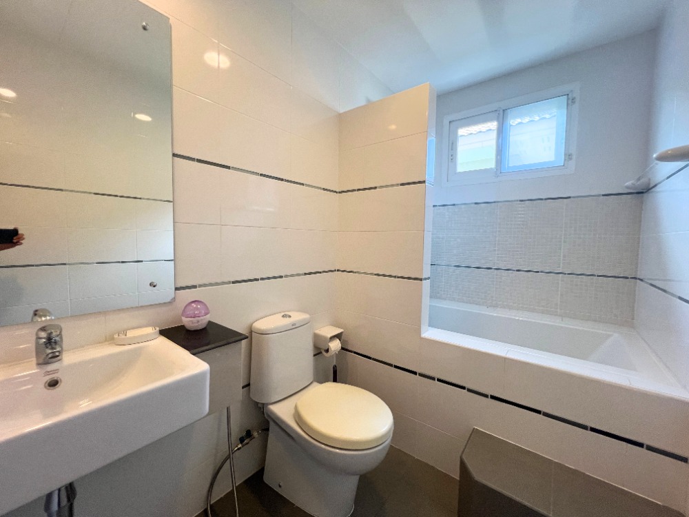 For SaleHousePattaya, Bangsaen, Chonburi : Single house for sale, Casa Legend Sriracha, Suan Suea, 60.1 sq m., 3 bedrooms, 3 bathrooms, beautifully decorated, ready to move in.