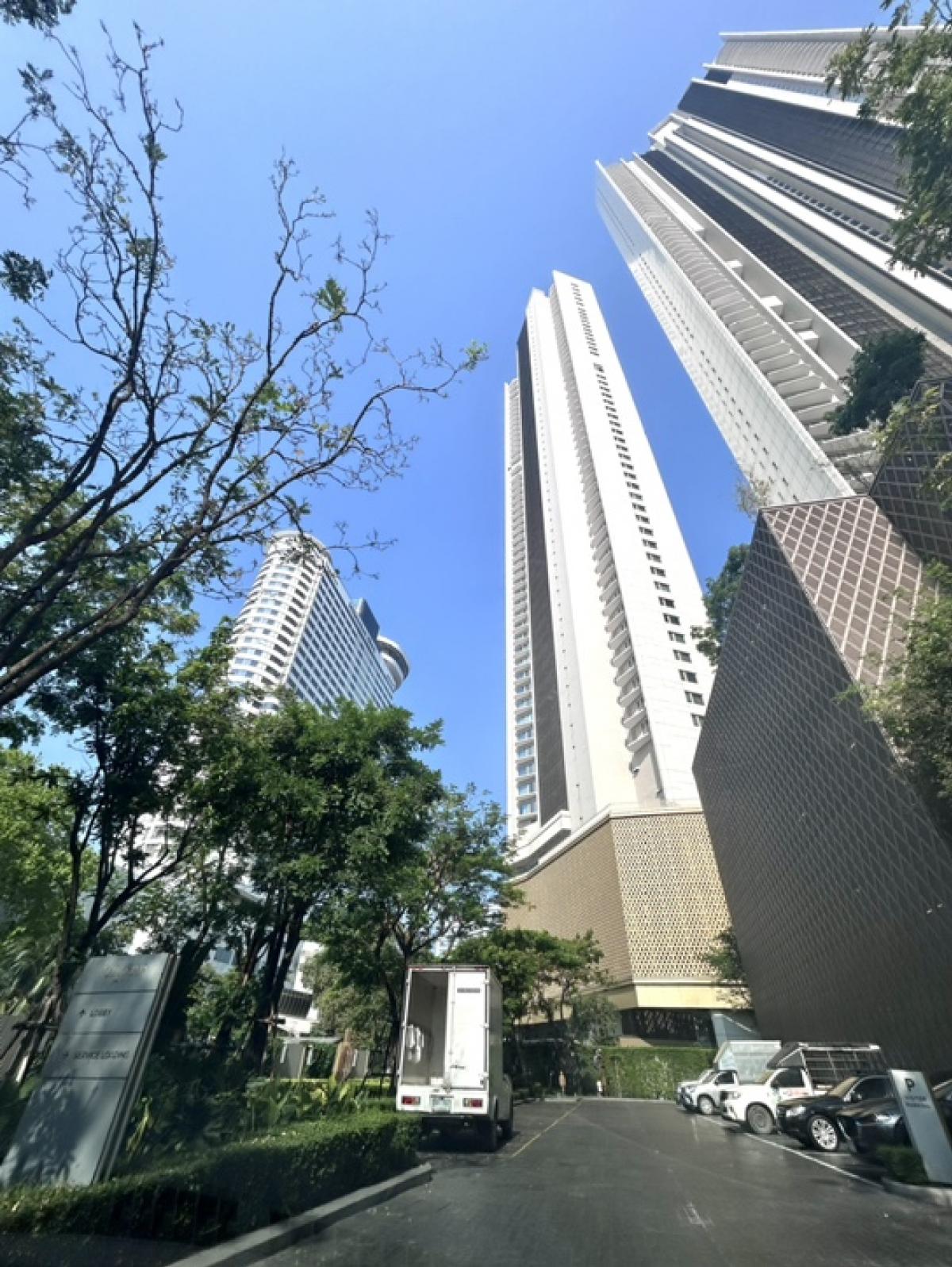 For SaleCondoWongwianyai, Charoennakor :  Magnolia Waterfront Residences - Next to ICON SIAM (3 Bedrooms 3 Baths), 146 SQM. High floor, River View. 