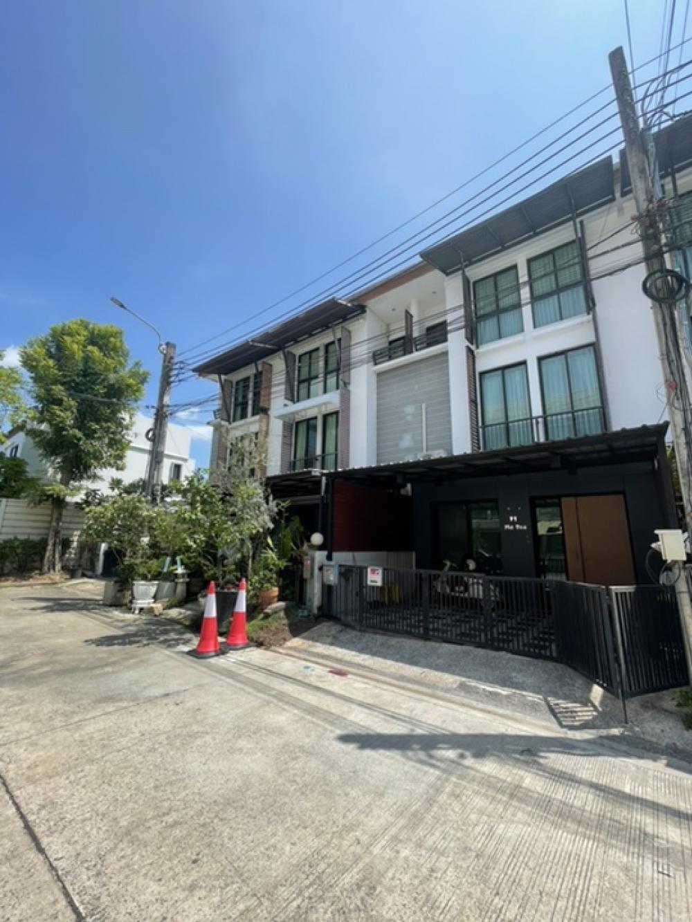 For RentTownhomeKaset Nawamin,Ladplakao : 🏢 For rent Areeya Mova Kaset Nawamin (Lat Pla Khao) 25,000/month, deposit 2, advance 1