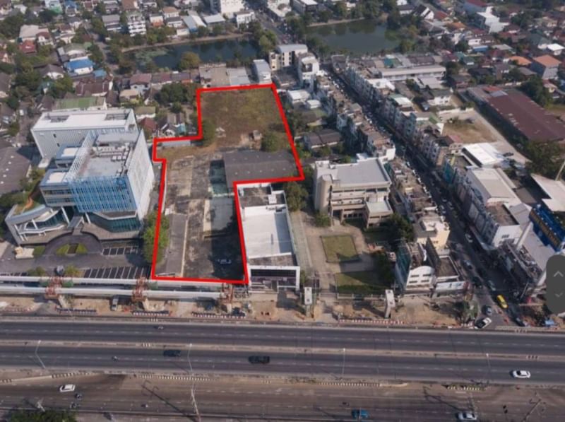 For SaleLandChaengwatana, Muangthong : Land for sale next to Chaengwattana Road. Near the entrance to Muang Thong Thani (community area), close to Muang Thong Thani Station, only 200 m. (Pink Line MRT)