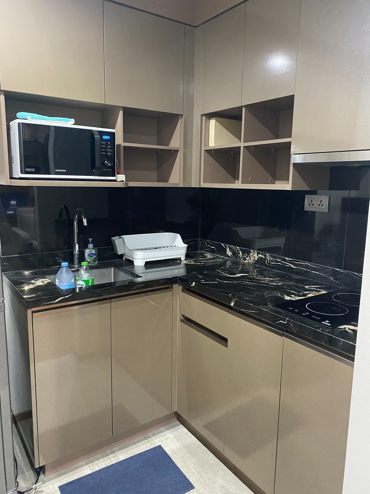 ให้เช่าคอนโดอารีย์ อนุสาวรีย์ : ให้ เช่า Ideo q victory ห้อง Studio พร้อมเข้าอยู่ ราคาพิเศษ