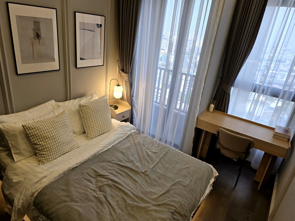 ให้เช่าคอนโดสยาม จุฬา สามย่าน : Park Origin Chula - Samyan 【𝐑𝐄𝐍𝐓】🔥 ห้องใหญ่ 2 ห้องนอน ตกแต่งสวยหรู วิวใจกลางเมือง เดินทางสะดวก ใกล้ MRT สามย่าน 🔥ติดต่อไลน์ไอดี: @hacondo