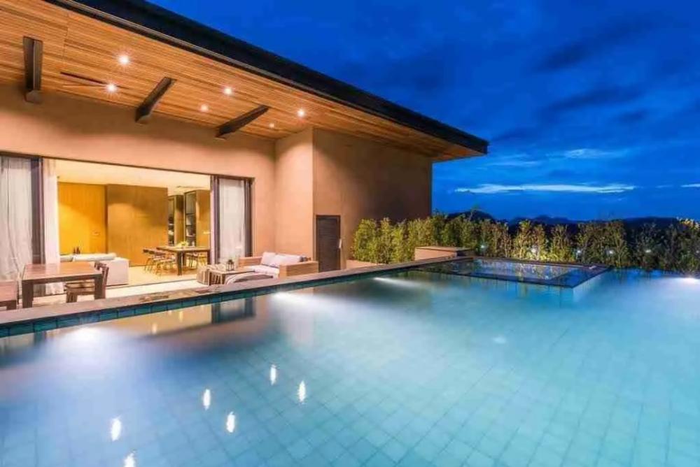ขายคอนโดโคราช นครราชสีมา : 📢👇Penthouse at Luxury lake-side condominium , not far from BKK (Khaoyai )natural place, nice weather all through the year. This penthouse is with a private pool and jacuzzi , nice fully furnished and decoration.