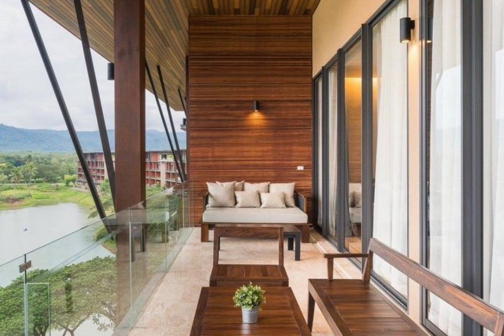 ขายคอนโดโคราช นครราชสีมา : 📢👇Penthouse at Luxury lake-side condominium , not far from BKK (Khaoyai )natural place, nice weather all through the year. This penthouse is with a private pool and jacuzzi , nice fully furnished and decoration.